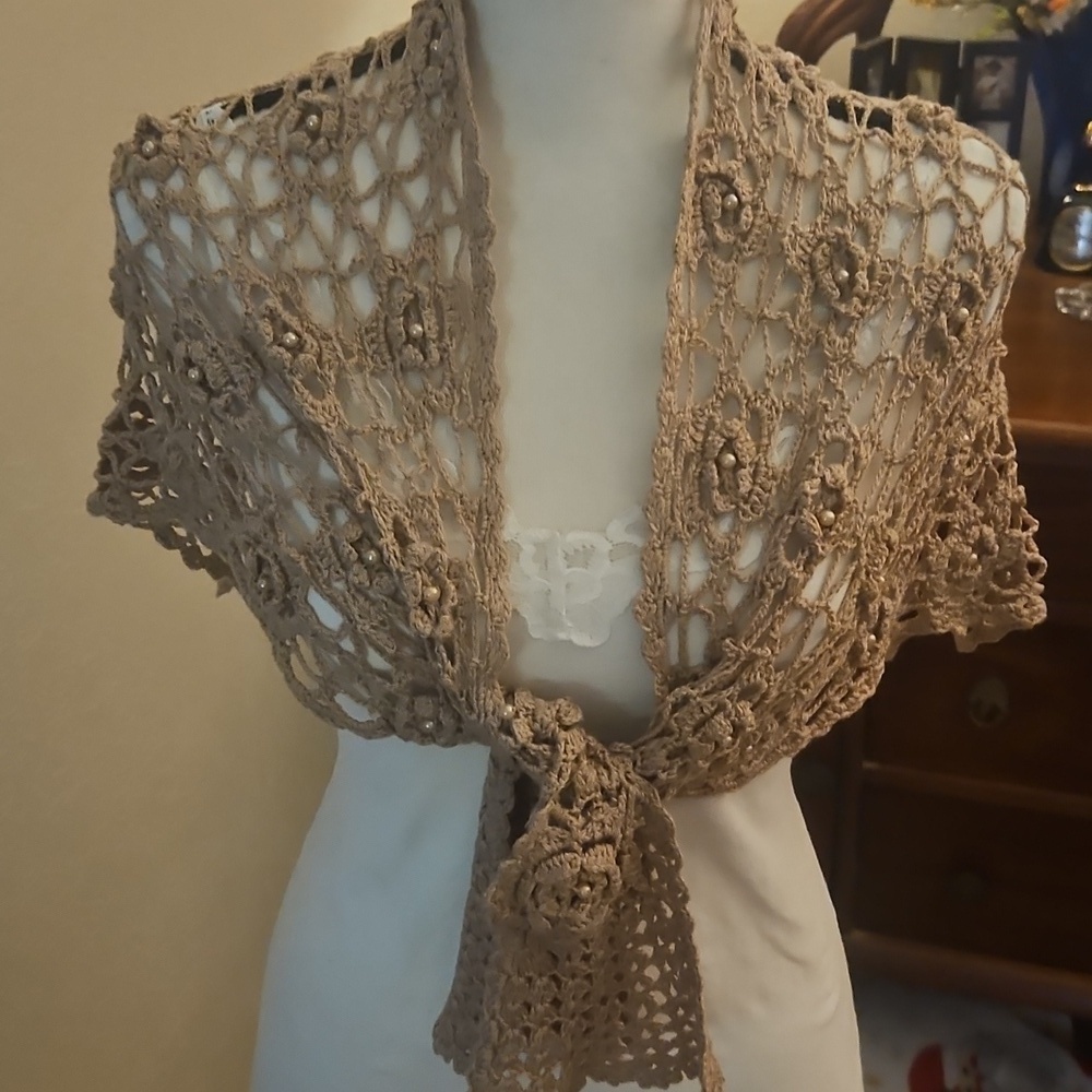 Vintage Tan Rose Pearl Crochet Shawl - Picture 8 of 9